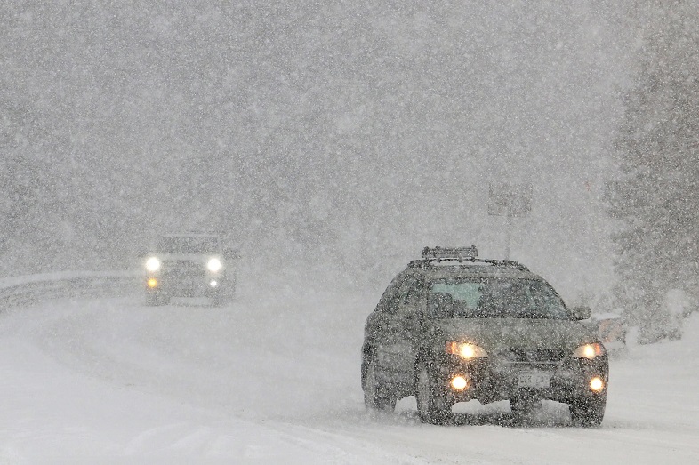 'Once-in-a-lifetime' blizzard kills at least 60 people in US