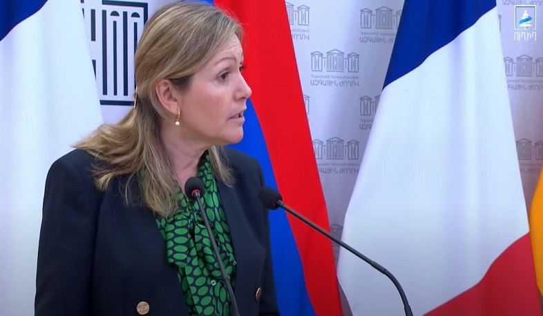 Biz humanitar fəlakətin qarşısını almaq üçün hər şeyi edəcəyik: Fransa parlamentinin sədri