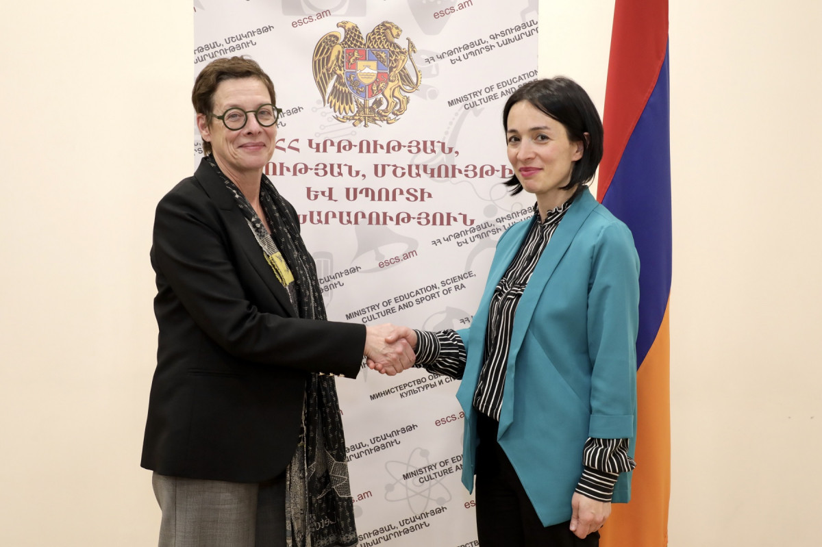 Անն Լույոն Ժաննա Անդրեասյանին է ներկայացրել Հայաստանում ֆրանսերենի ուսուցիչների վերապատրաստման նոր ծրագրի մանրամասները