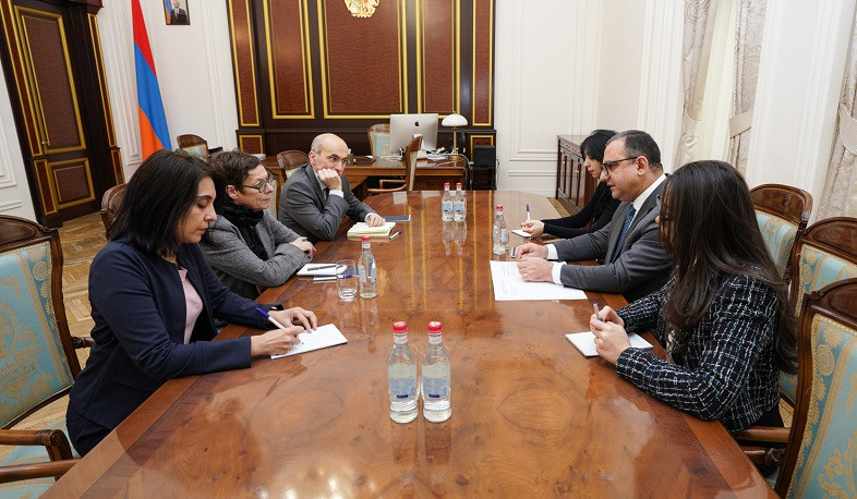Tigran Xaçatryan və Fransa səfiri Dağlıq Qarabağdakı humanitar vəziyyəti müzakirə ediblər