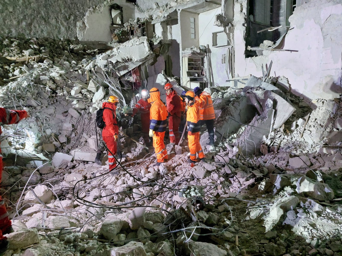Erməni xilasedicilər Türkiyənin Adıyaman və Suriyanın Hələb şəhərlərində axtarış əməliyyatları aparır
