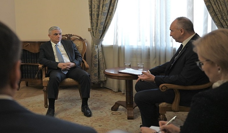 Baş nazirin müavini Qriqoryan və Belarus səfiri iki ölkə arasında əməkdaşlıq məsələlərini müzakirə ediblər