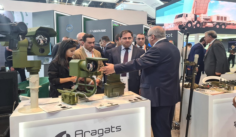 Suren Papikyan got acquainted with the latest models of the military industry