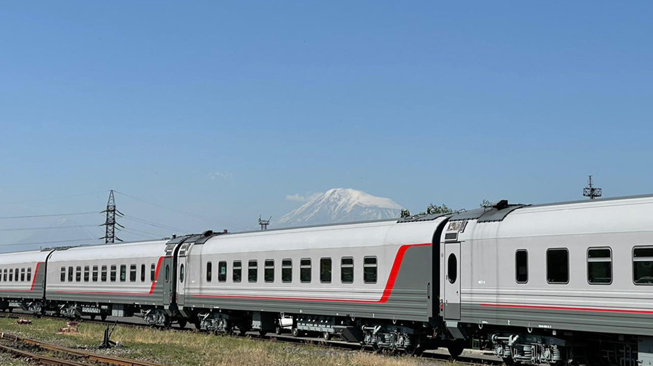Բախվել են Գյումրի-Երևան էլեկտրագնացքն ու մարդատար մեքենան