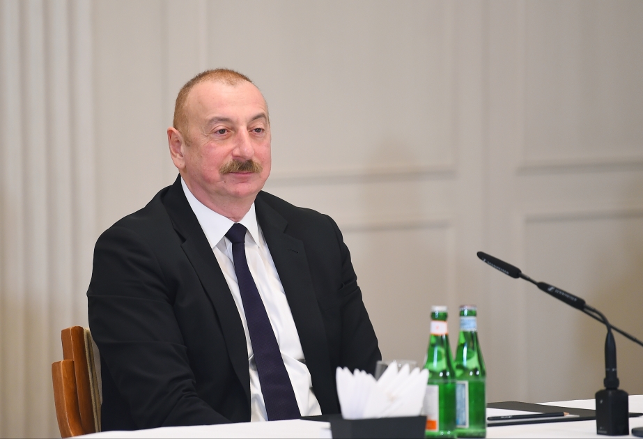 Алиев встретился с руководителями немецких компаний в Берлине