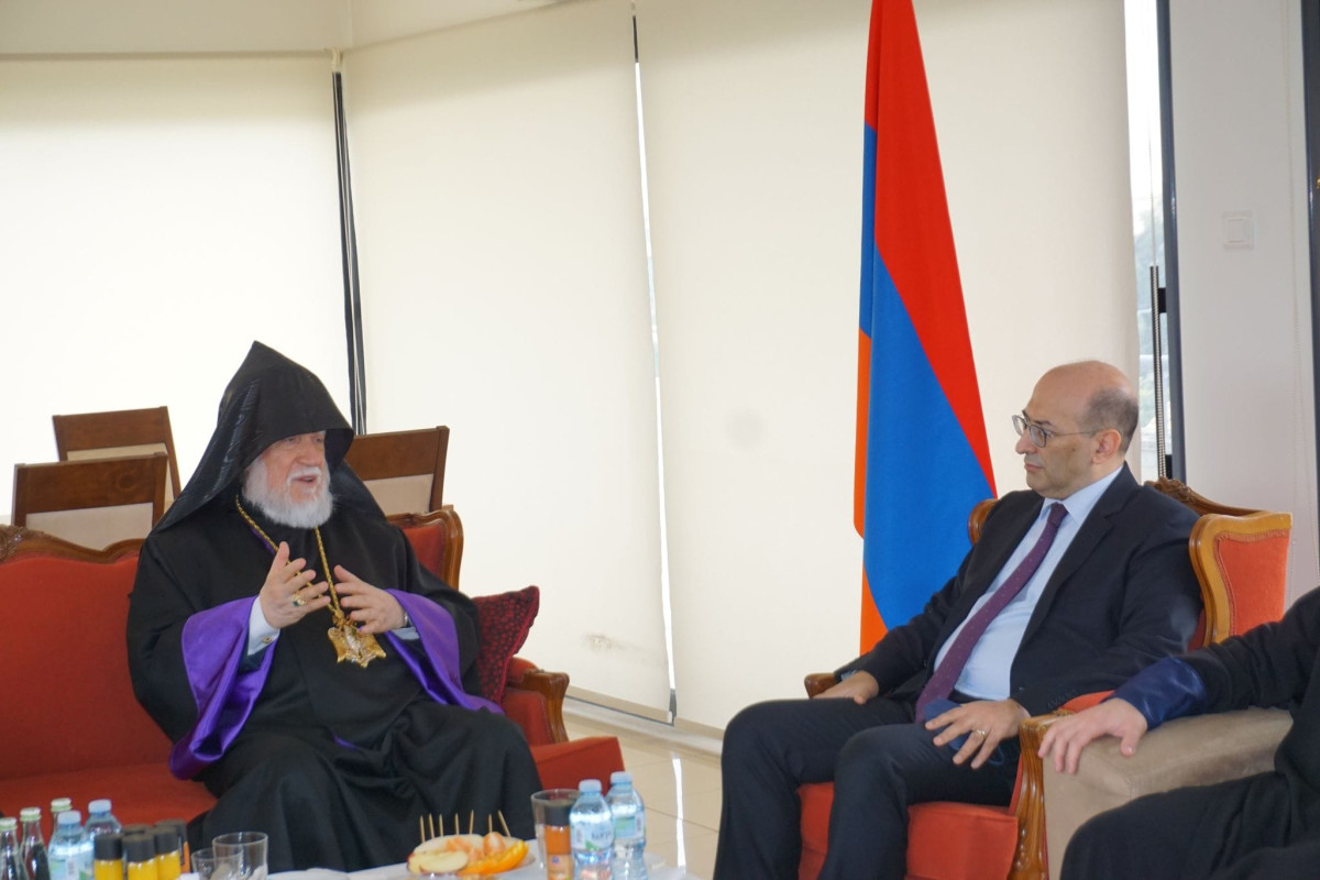 Արամ Ա-ն և Հունաստանում ՀՀ դեսպանը քննարկել են Սփյուռքին առնչվող հարցեր