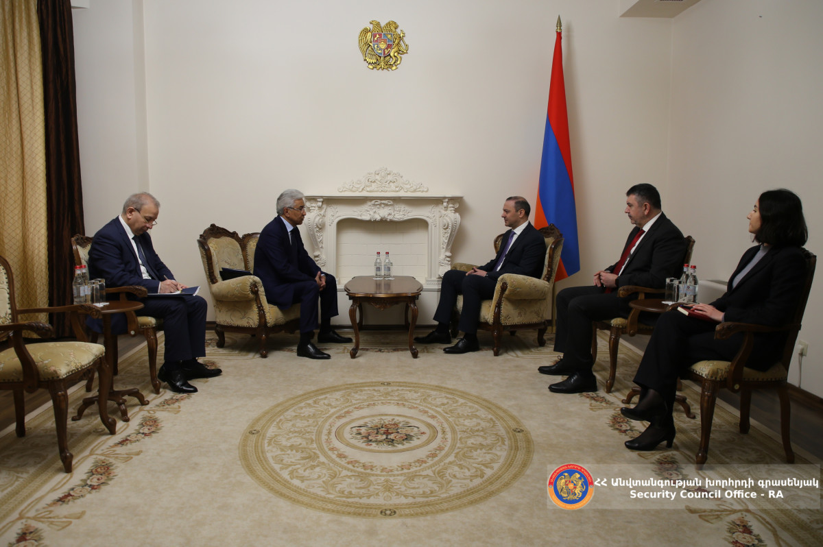 Արմեն Գրիգորյանը և Իմանգալի Տասմագամբետովը քննարկել են ՀԱՊԿ պատասխանատվության գոտում ստեղծված իրավիճակը