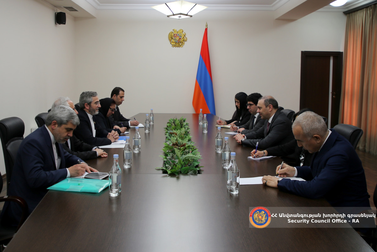 ER TŞ katibi və İran XİN başçısının müavini regiondakı təhlükəsizlik məsələlərini müzakirə ediblər