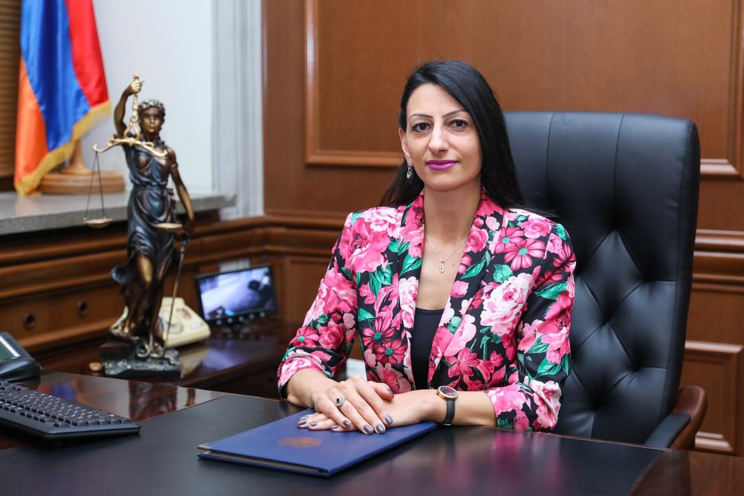 “Mülki müqavilə” fraksiyası İHM vəzifəsinə Anahit Manasyanın namizədliyini irəli sürüb