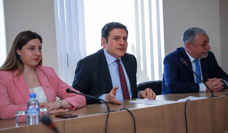 Paruyr Hovhannisyan və İsveç Riksdaqının İsveç-ER parlament qrupu regional və təhlükəsizlik məsələlərini müzakirə ediblər