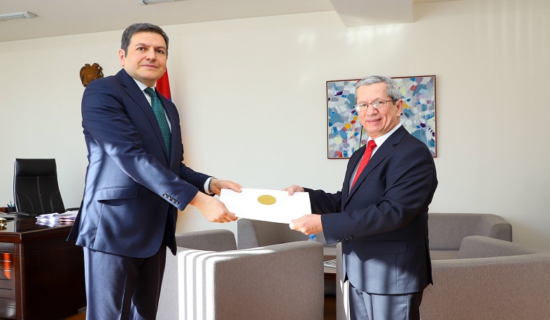 Ermənistanın xarici işlər nazir müavini Azərbaycan tərəfindən Laçin dəhlizinin bağlanması məsələsi Kuba səfiri ili görüşüb