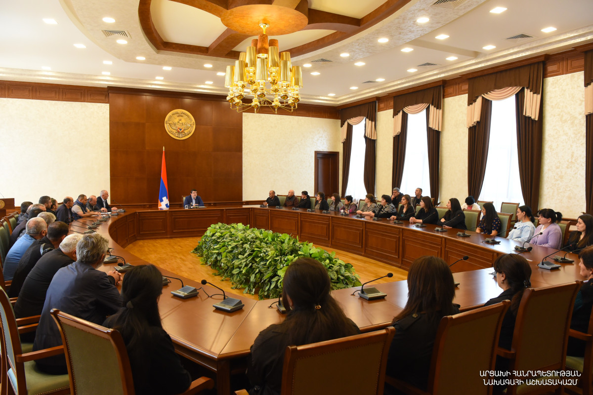 Արցախի նախագահը հանդիպել է 44-օրյա պատերազմում զոհված զինծառայողների մի խումբ հարազատների հետ