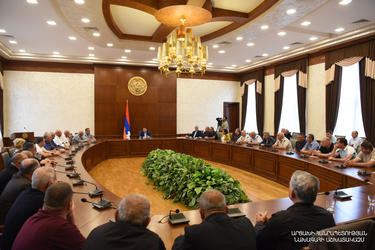 Artsax prezidenti hərbi və siyasi vəziyyəti təqdim etdi