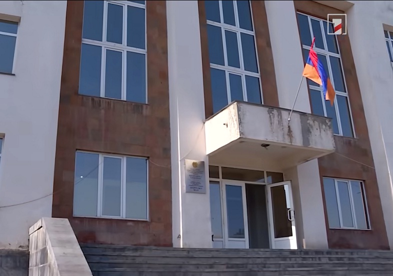Արարատ Միրզոյանի դեմ բռնության գործով մեղադրյալը դատարանի դահլիճից ազատ է արձակվել
