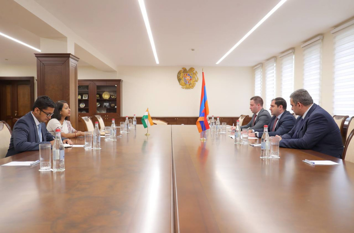 Պապիկյանն ու Հնդկաստանի դեսպանը քննարկել են պաշտպանության բնագավառում երկկողմ համագործակցության ընթացքին վերաբերող հարցեր