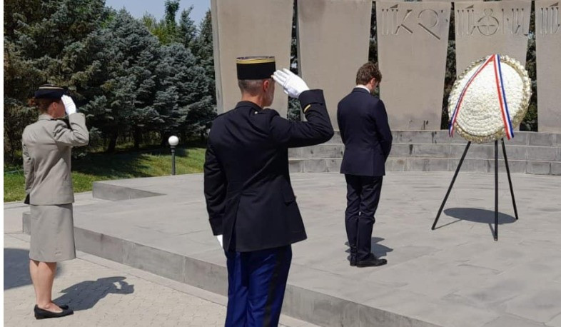 Fransa səfiri "Yerablur" panteonunda olub