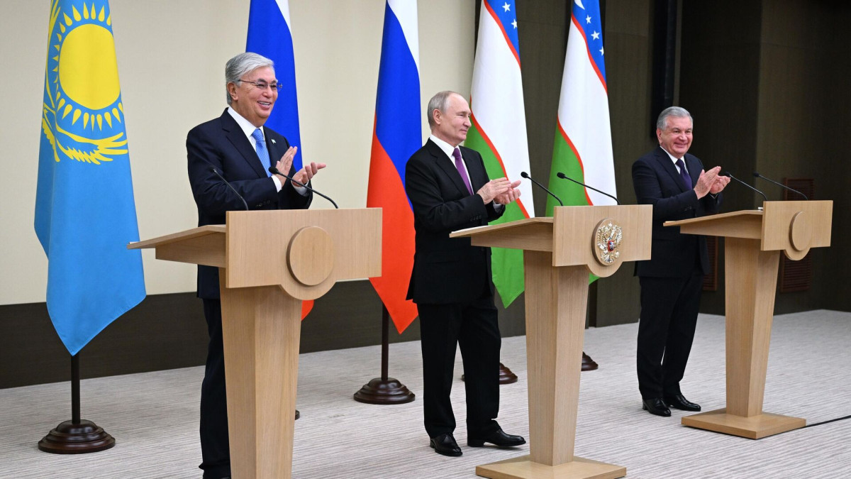 Путин, Мирзиеев и Токаев запустили поставки российского газа в Узбекистан через Казахстан