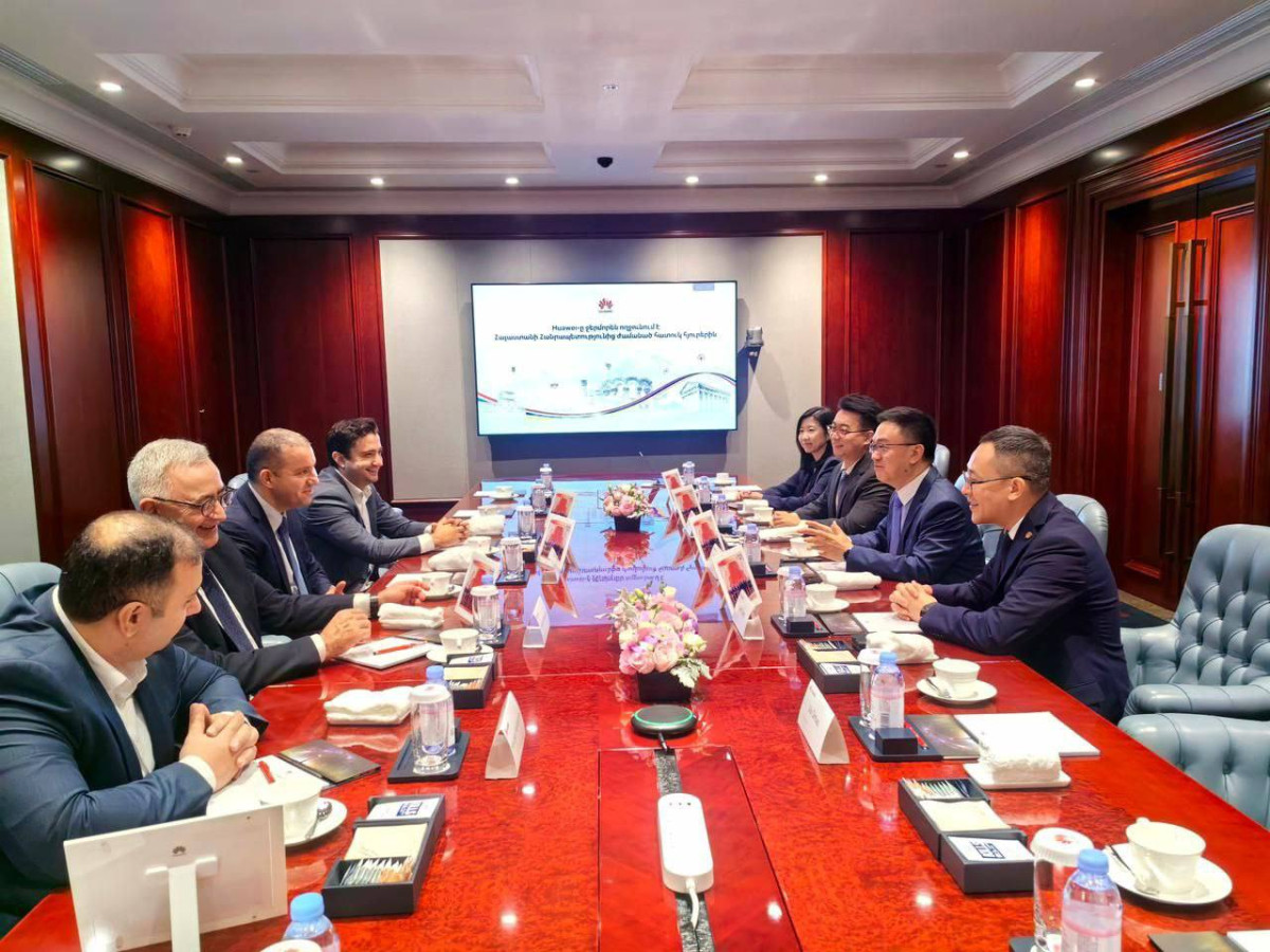 Vahan Kerobyan visits Huawei Technologies