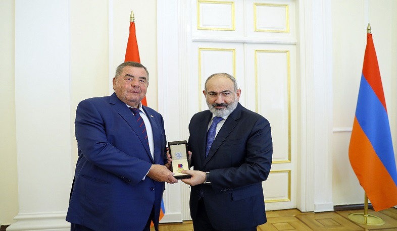 Никол Пашинян принял президента Международной федерации самбо