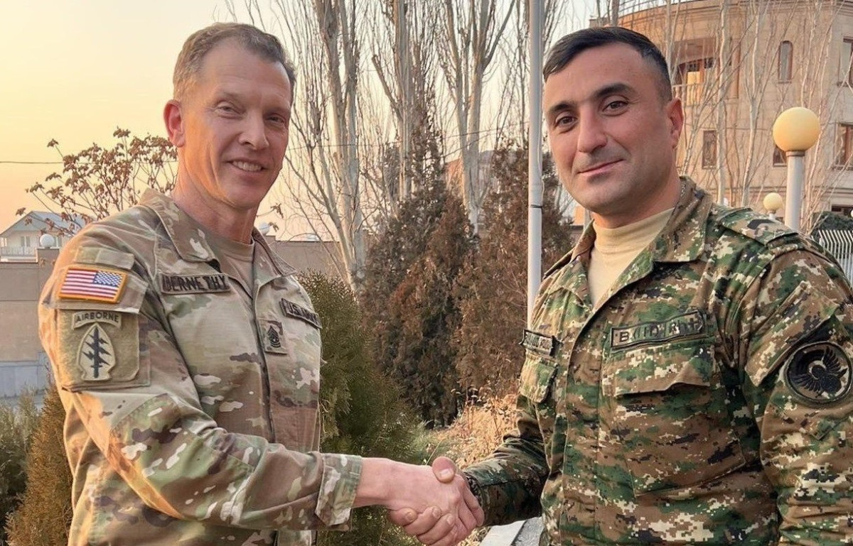 ABŞ-ın Avropa Komandanlığının baş serjantı mayor Robert Aberneti Ermənistanda idi