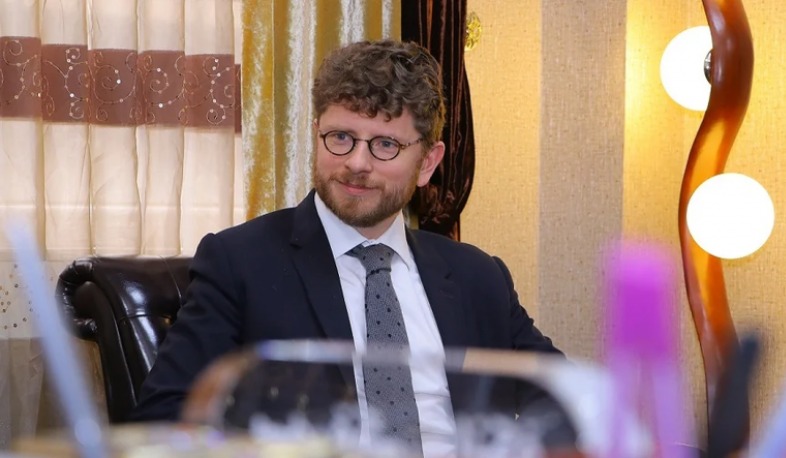 Ambassador of France to Armenia Olivier Decottignies congratulated in Armenian on occasion of Christmas