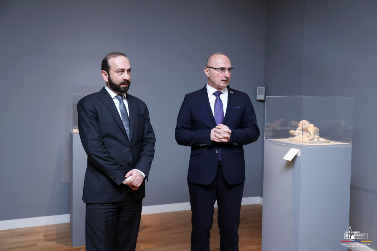 Accompanied by Gordan Grlić-Radman, Foreign Minister of Armenia Mirzoyan visited 'Klovićevi Dvori' Gallery