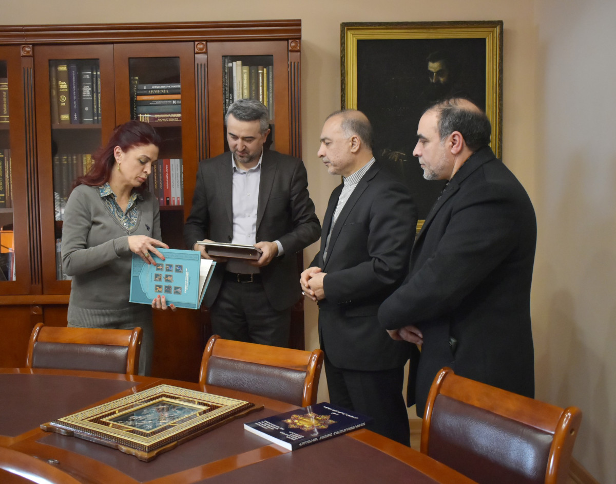 İranın səfiri və ER-dəki mədəniyyət attaşesi Matenadaranda olub