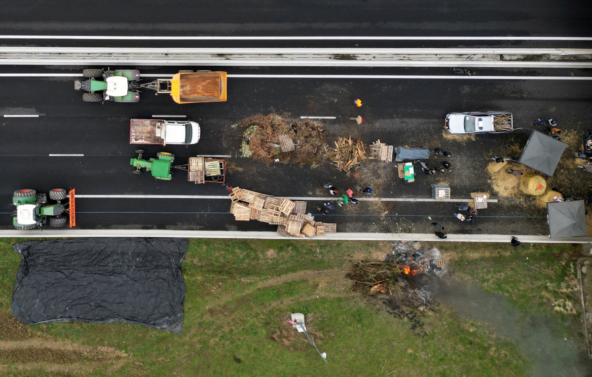 French farmers block roads, urge help to safeguard livelihoods