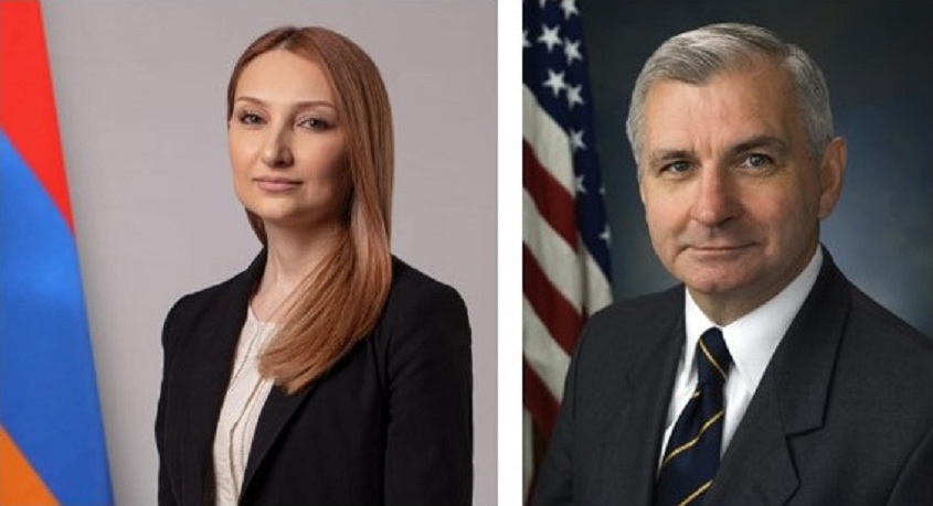 Armenia’s Ambassador to USA discusses Armenia-USA relations with Senator Reed