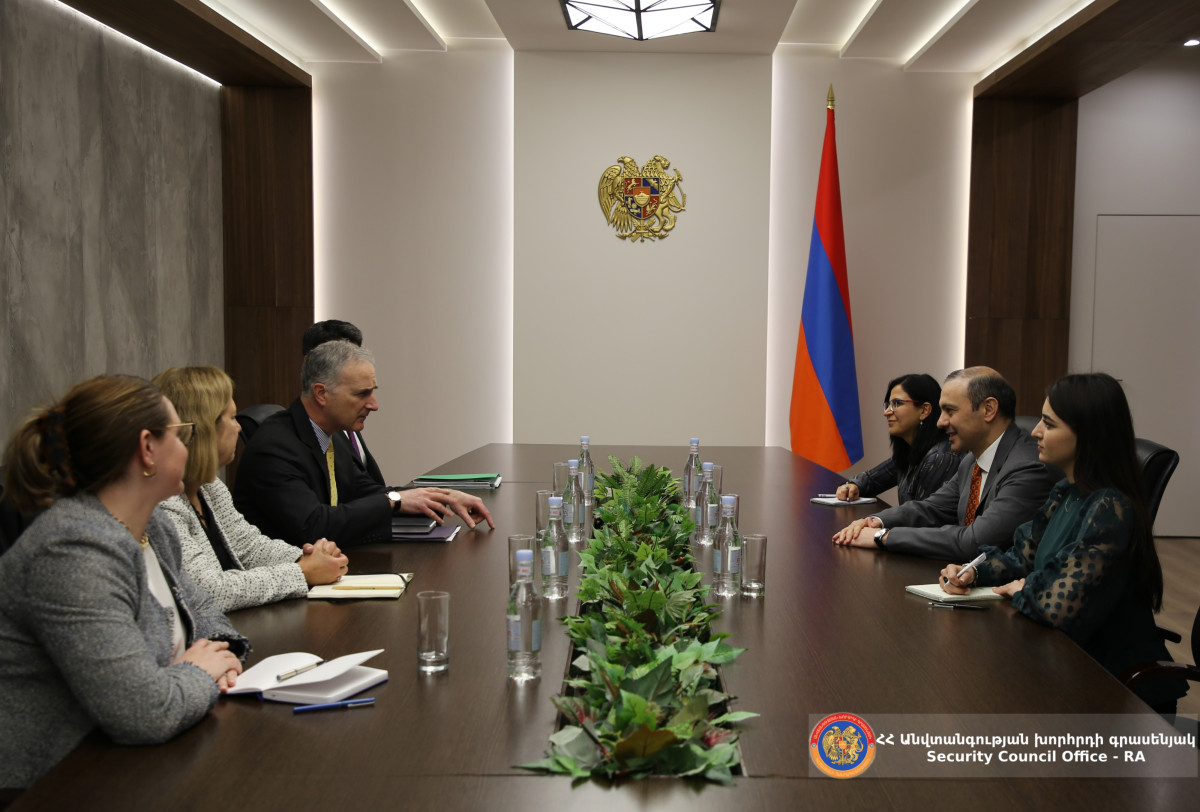 Secretary of Armenia's Security Council and Louis Bono exchanged ideas on negotiation process for settlement of Armenian-Azerbaijani relations