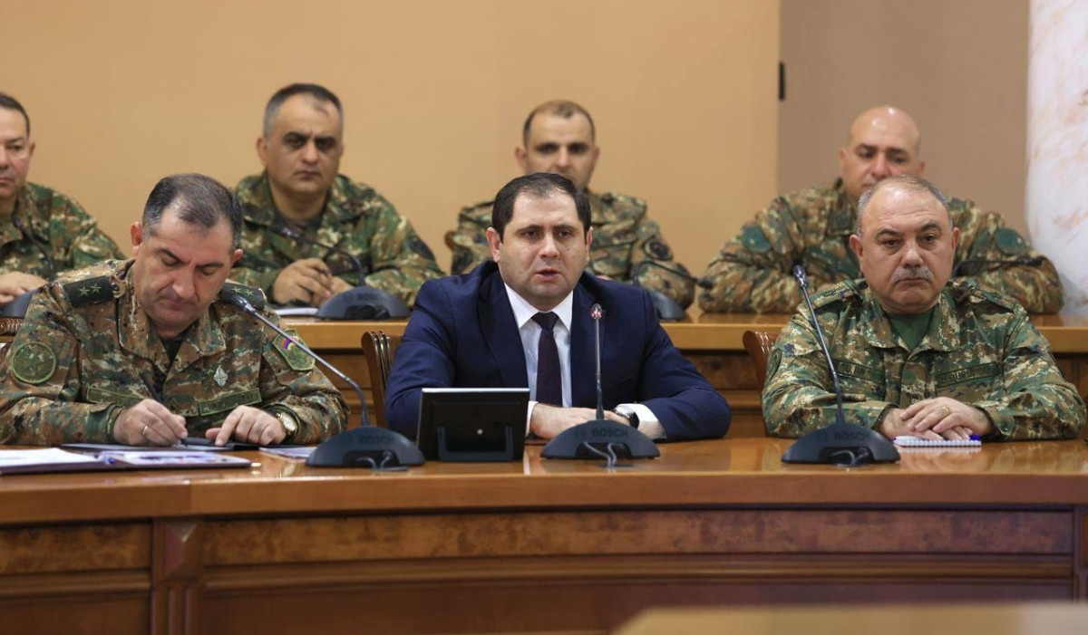 Սուրեն Պապիկյանը ԶՈՒ ղեկավար կազմի հետ անցկացվող օպերատիվ հավաքների ժամանակ անդրադարձել է տարածաշրջանային անվտանգությանն առնչվող հարցերին