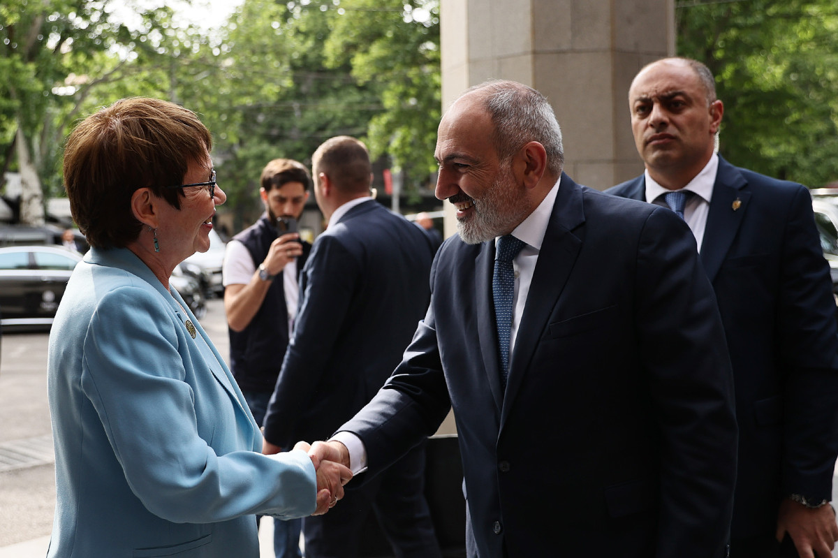 Armenian Prime Minister hosts EBRD President