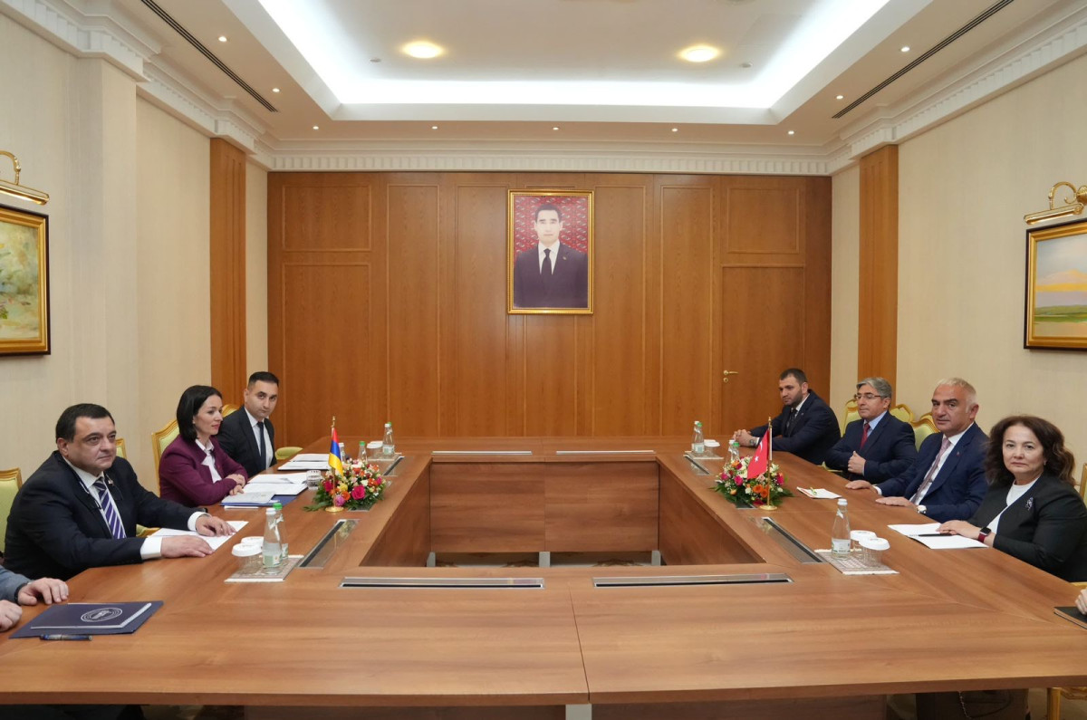 ER təhsil, elm, mədəniyyət və idman naziri ilə Türkiyənin mədəniyyət naziri Ani körpüsünün bərpası ilə bağlı fikir mübadiləsi aparıblar