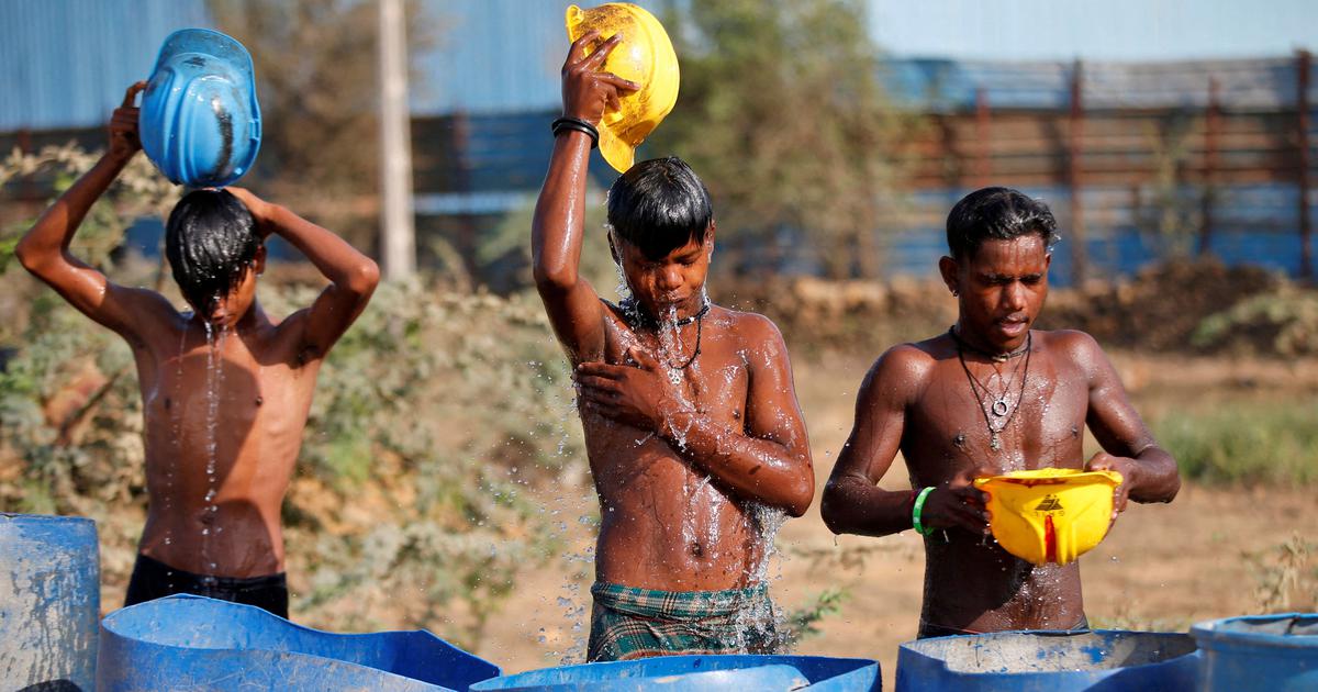 Red alert across northern states in India because of severe heatwave