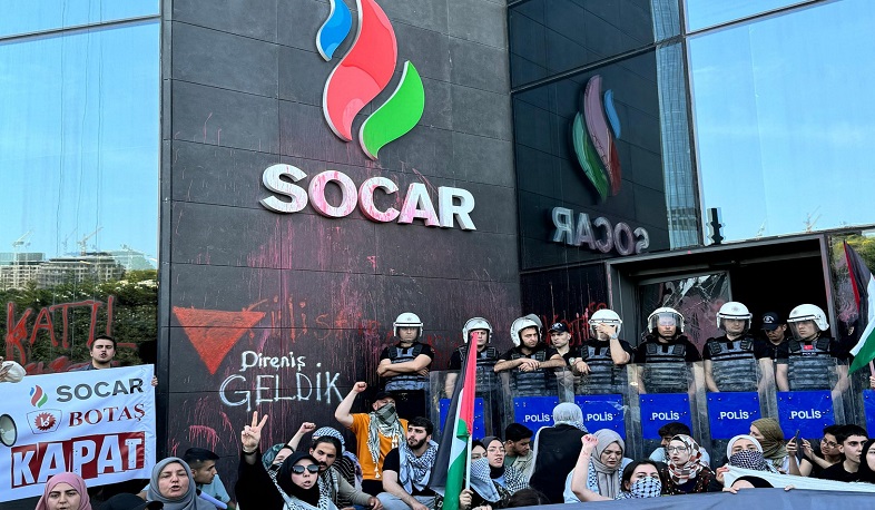 Azərbaycan Neft Şirkətinin İstanbuldakı ofisi qarşısında İsrailə neft tədarükünə qarşı aksiya keçirilib