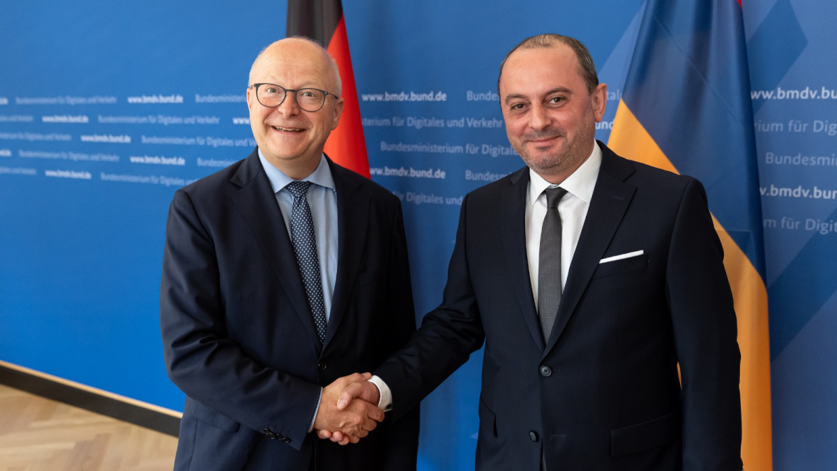 ՀՀ-Գերմանիա տնտեսական կապեր, էներգետիկ ոլորտ, կանաչ ջրածին. դեսպան Ենգիբարյանն ու ԳԴՀ պետքարտուղարը հանդիպում են ունեցել