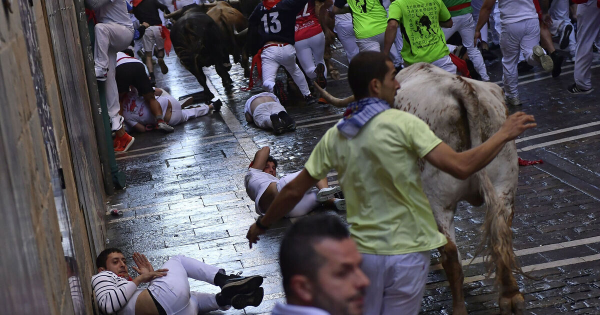 Second running of the bulls leaves 6 injured in Pamplona festival