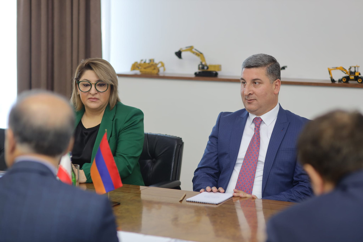 Q.Sanosyan və İranın səfiri İran-Ermənistan üçüncü elektrik ötürücü xəttinin tikintisinin tez bir zamanda başa çatdırılmasının vacibliyini vurğulayıblar
