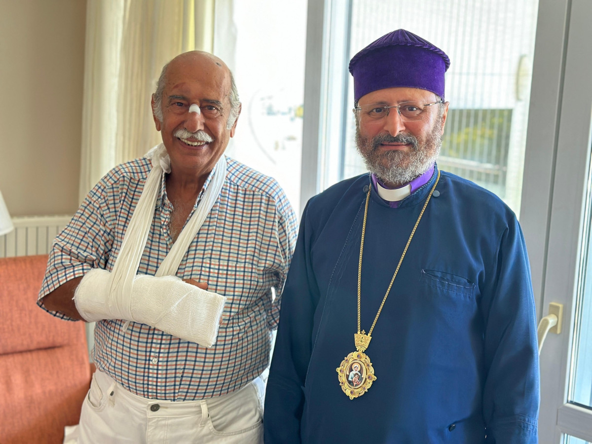 İstanbul Erməni Patriarxı Türkiyənin Kınalıadasında hücuma məruz qalan erməni icmasının nümayəndəsinə baş çəkib