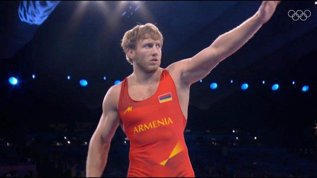 Paris-2024: Artur Aleksanyan yarımfinala yüksəldi
