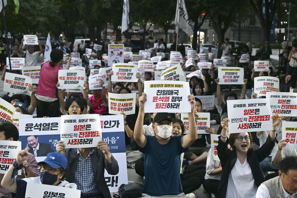Over 30,000 protest in Seoul against government's climate inaction