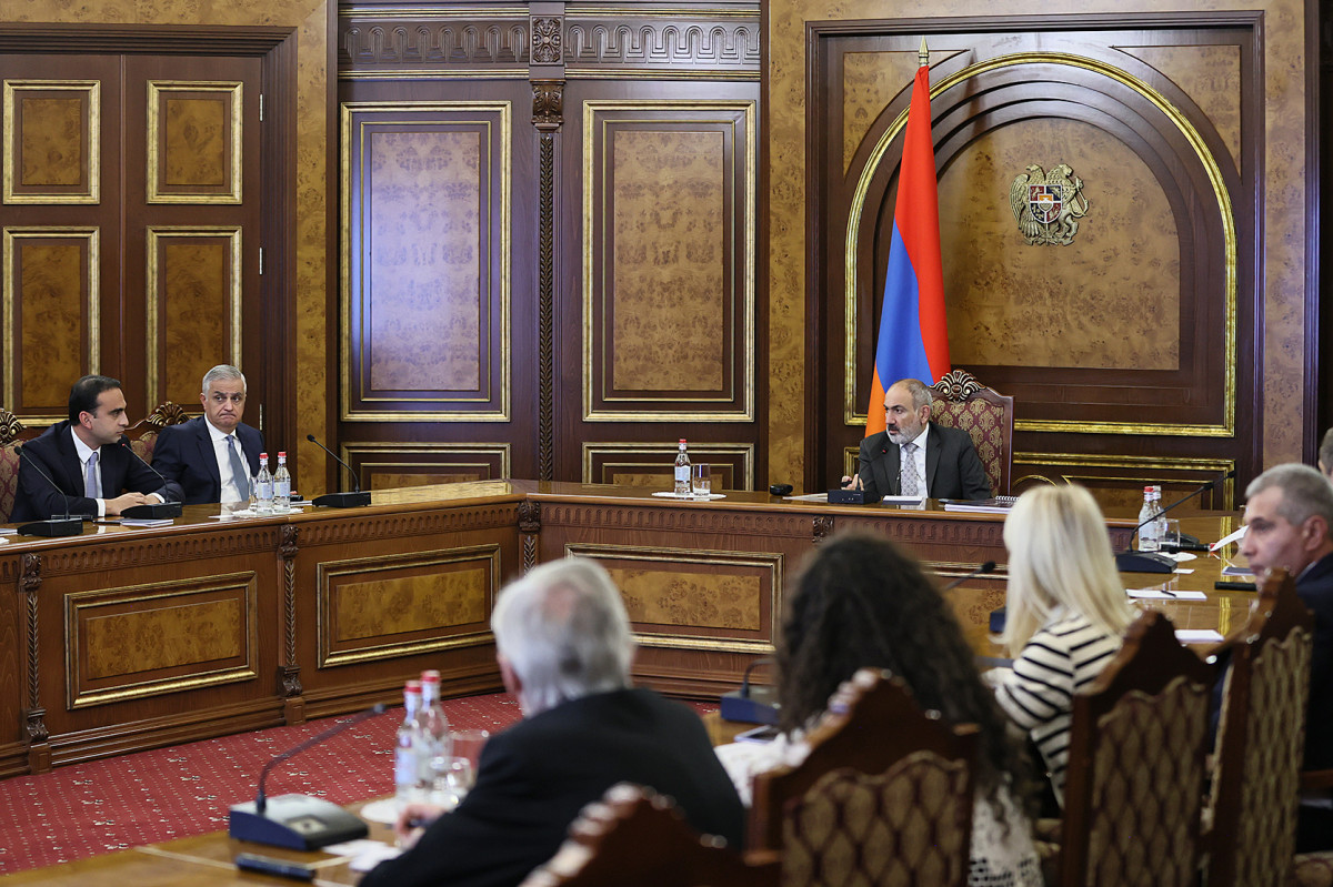 PM Pashinyan chairs discussion on urban development projects of the Yerevan Municipality