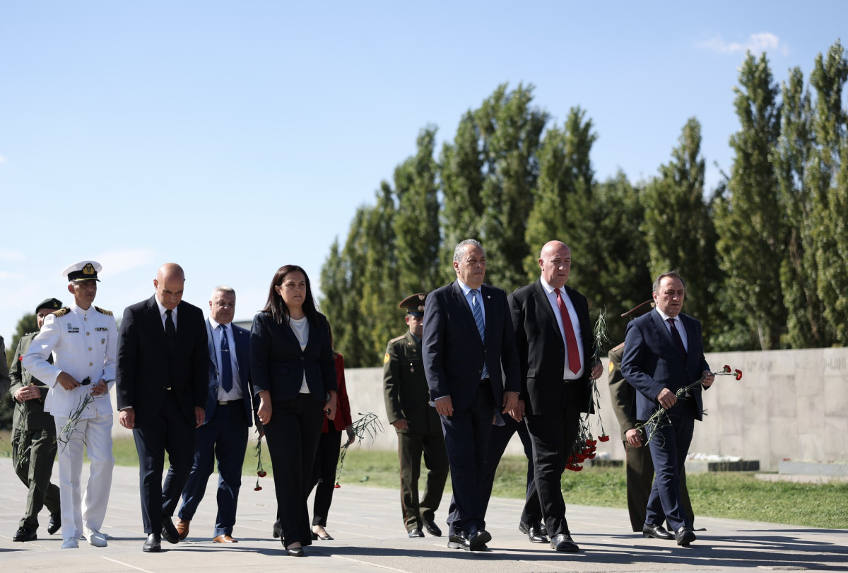 Delegation led by Minister of Defense of Cyprus visited Armenian Genocide Memorial