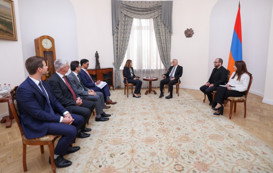 Mher Qriqoryan İva Petrovaya ER-da dövlət xərcləri sahəsində aparılan islahatları təqdim edib