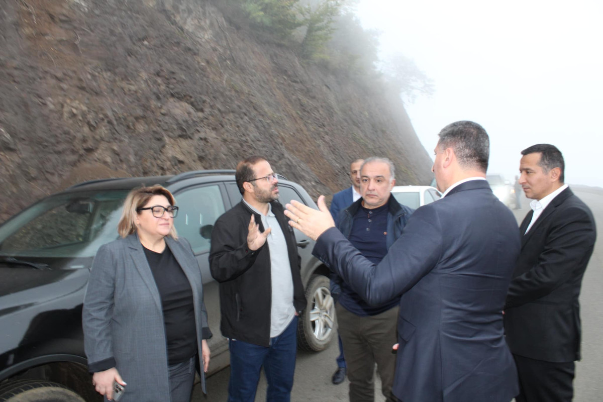 Գնել Սանոսյանը և Իրանի դեսպանը կանգառ են ունեցել Վերին Խոտանանը շրջանցող ճանապարհահատվածում