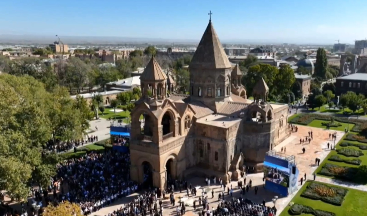 Մեկնարկել է Մայր տաճարի վերաօծման արարողությունը. ՀՀ վարչապետը ներկա է Հայրապետական Սուրբ պատարագին