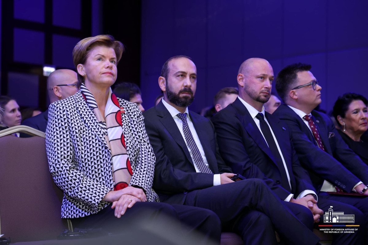 Мирзоян принял участие в церемонии открытия Варшавского форума по безопасности