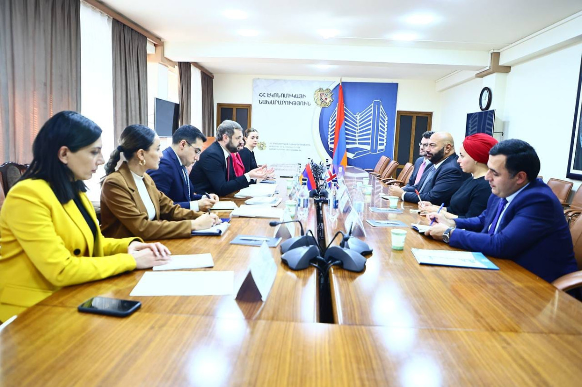 Papoyan and UK Ambassador discussed issues related to development of economic relations between two countries