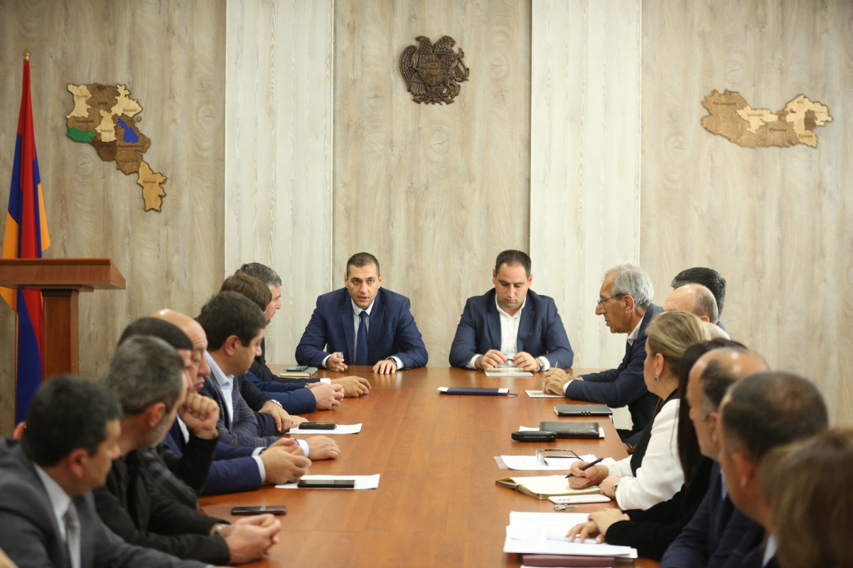 Առողջապահության նախարարի տեղակալն Արմավիրի մարզում հանդիպման ժամանակ ներկայացրել է առաջնային պահպանման օղակում առկա իրավիճակը