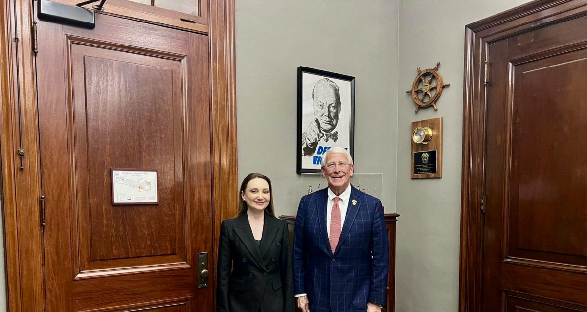 Ambassador Makunts presented current status of peace process between Armenia and Azerbaijan to Senator Wicker